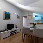 Kono - One-bedroom With Patio And Sea View - Marka Gjaje Street شقة دوبروفينك