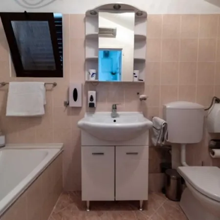 Kono - One-bedroom With Patio And Sea View - Marka Gjaje Street Apartment *