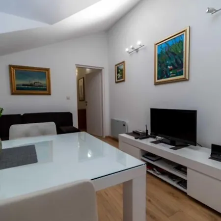 Kono - One-bedroom With Patio And Sea View - Marka Gjaje Street Apartment *