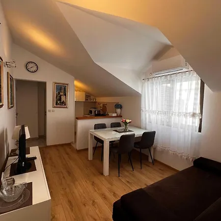 Kono - One-bedroom With Patio And Sea View - Marka Gjaje Street شقة