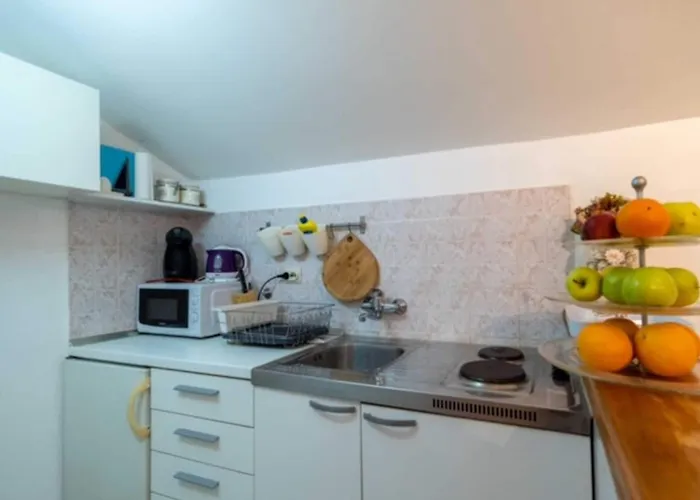 Kono - One-bedroom With Patio And Sea View - Marka Gjaje Street *